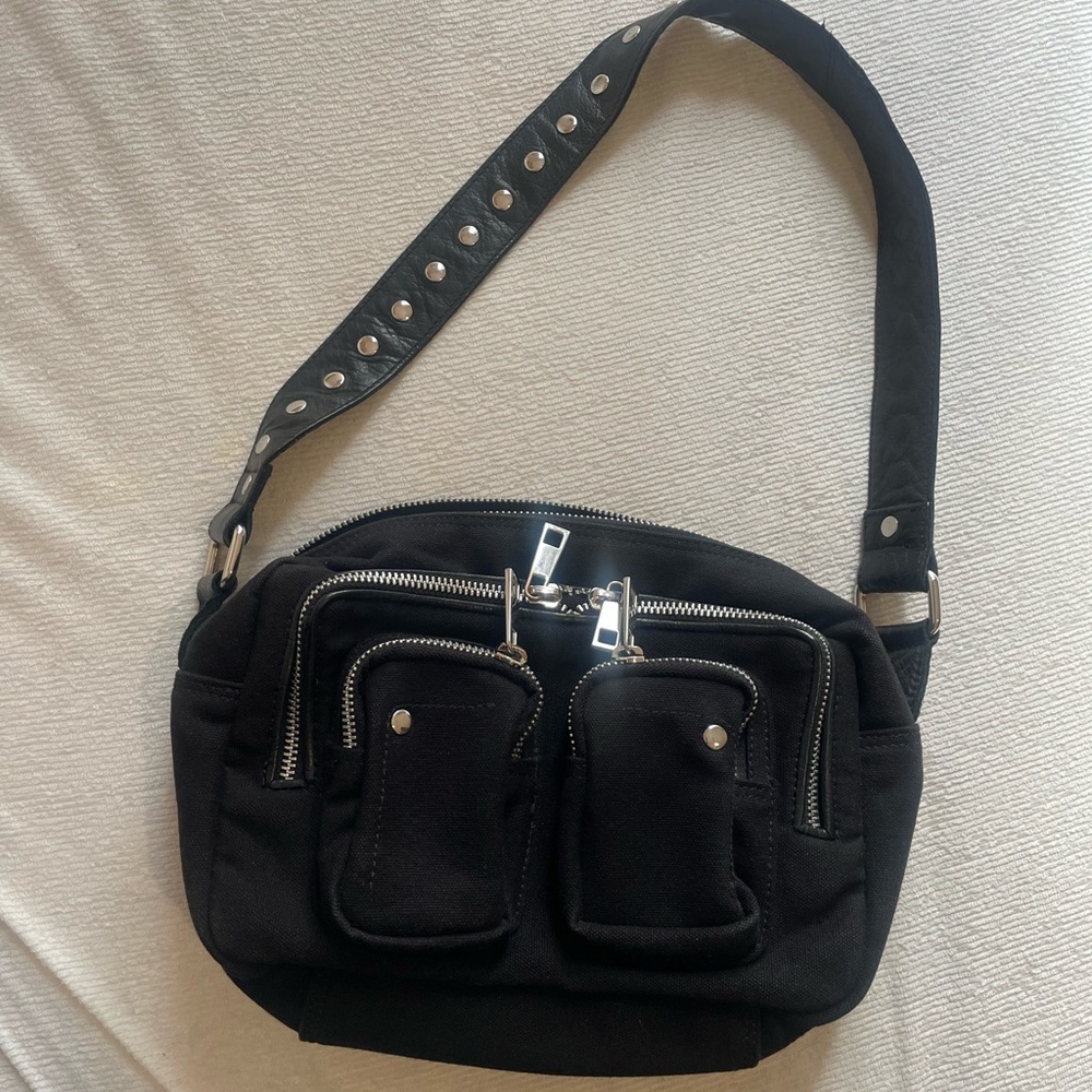 Nuñoo - Black Shoulder Bag with Silver Accents